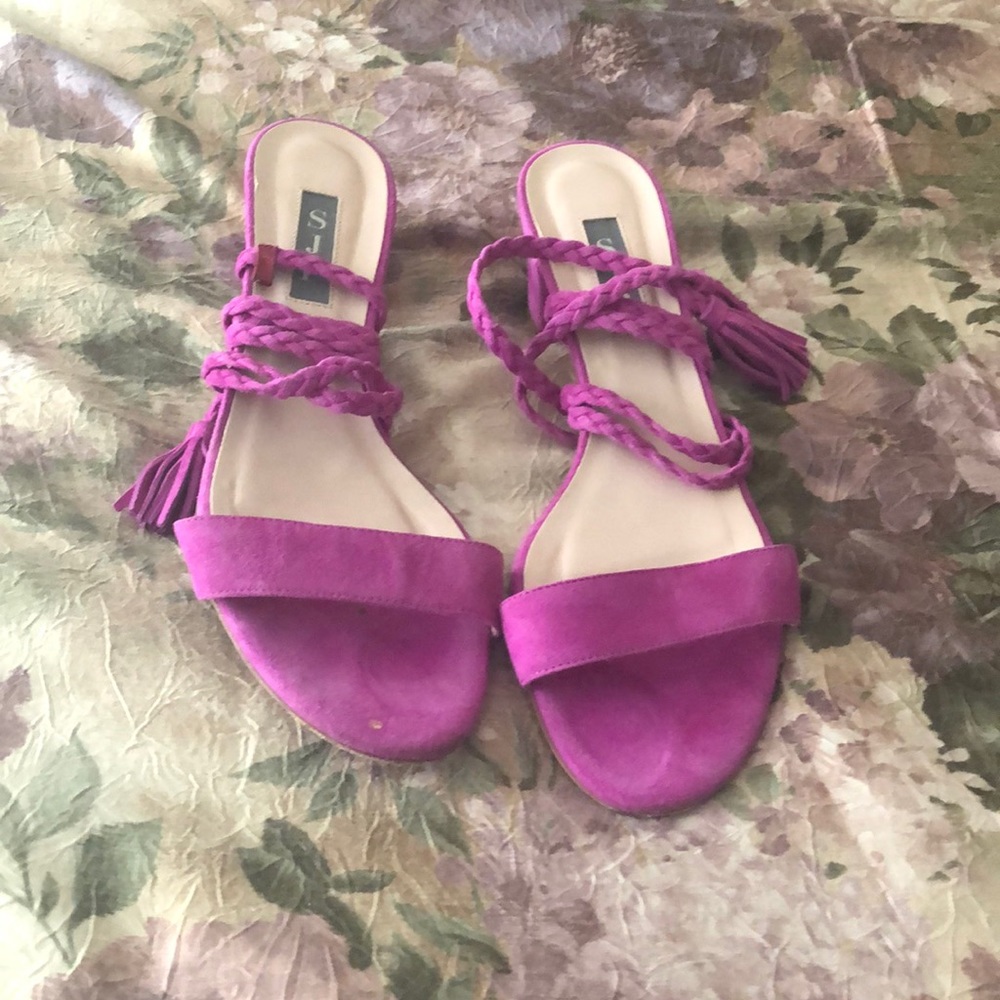 Sarah Jessica Parker pink velvet shoes
